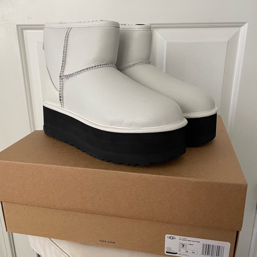 BRAND NEW UGG Mini Platform